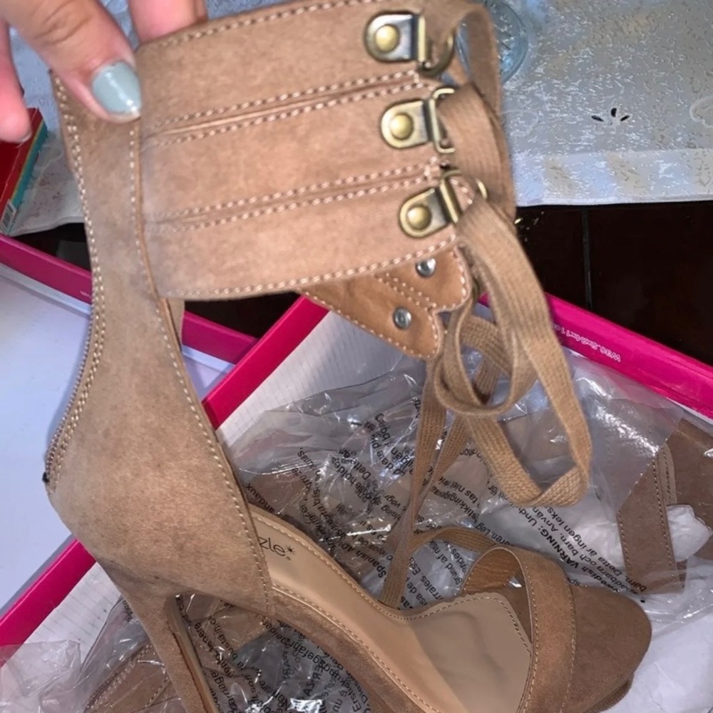 NWT Shoedazzle heels